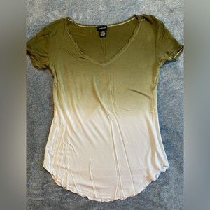 Rue 21 • xs • ombré tshirt